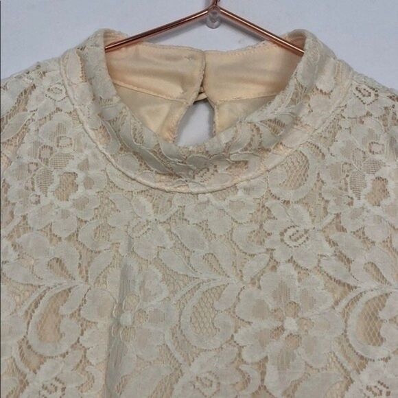 Sienna Sky Lace Mock-Neck Sleeveless Top New Cond. - Picture 3 of 7